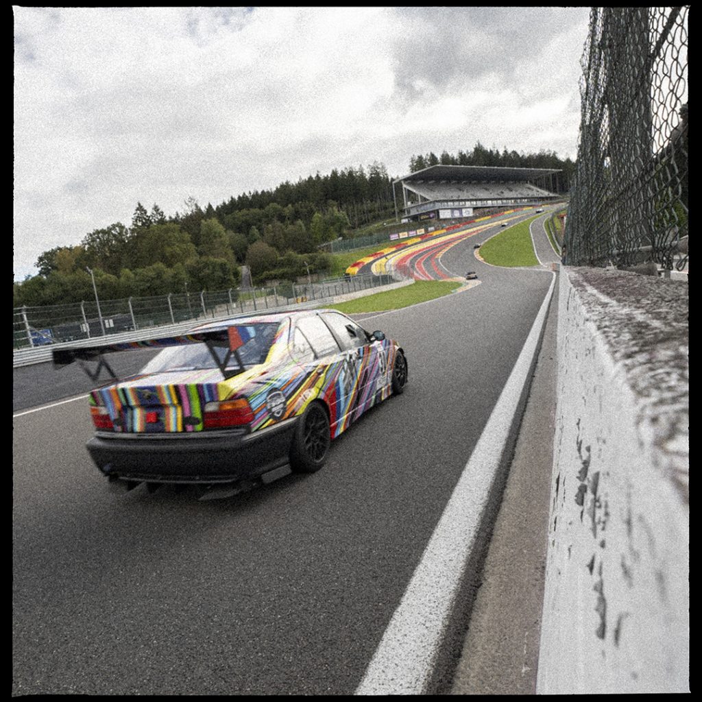 Photographie automobile en argentique sur le circuit de Spa-Francorchamps. BMW sur le raidillon