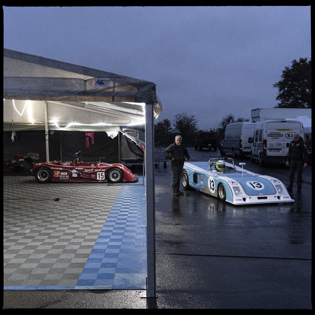 Photographie automobile en argentique sur le circuit du val de vienne. Hvm racing et superberline