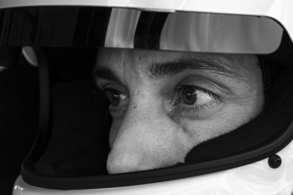 Paul Santos avant la course de Superberline au circuit de Magny-cours