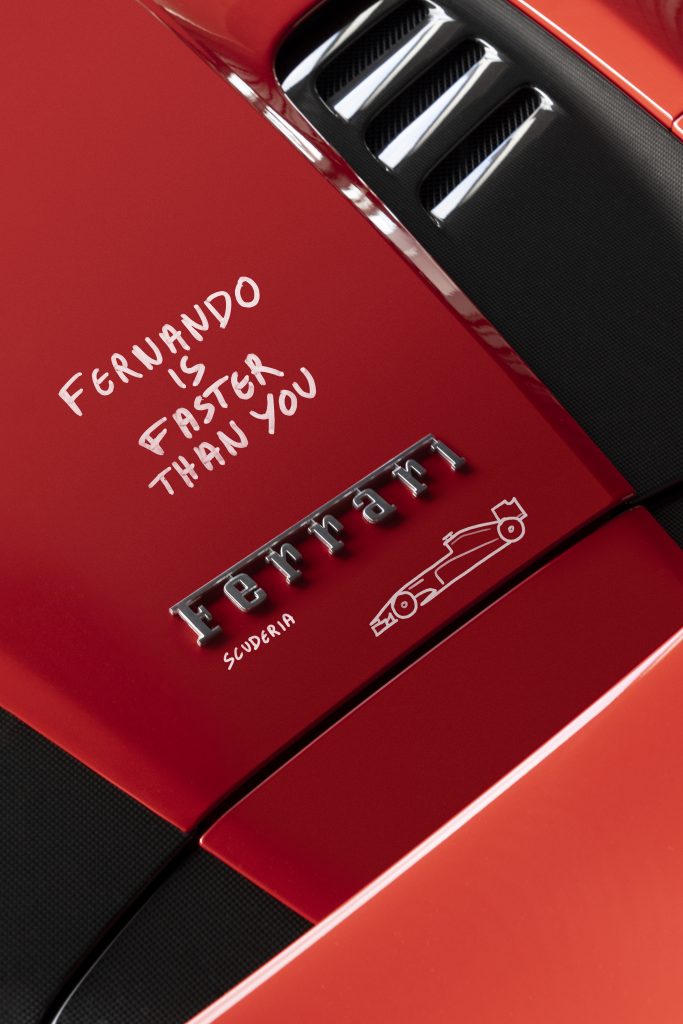 Réalisation d'une oeuvre d'art sur une Ferrari