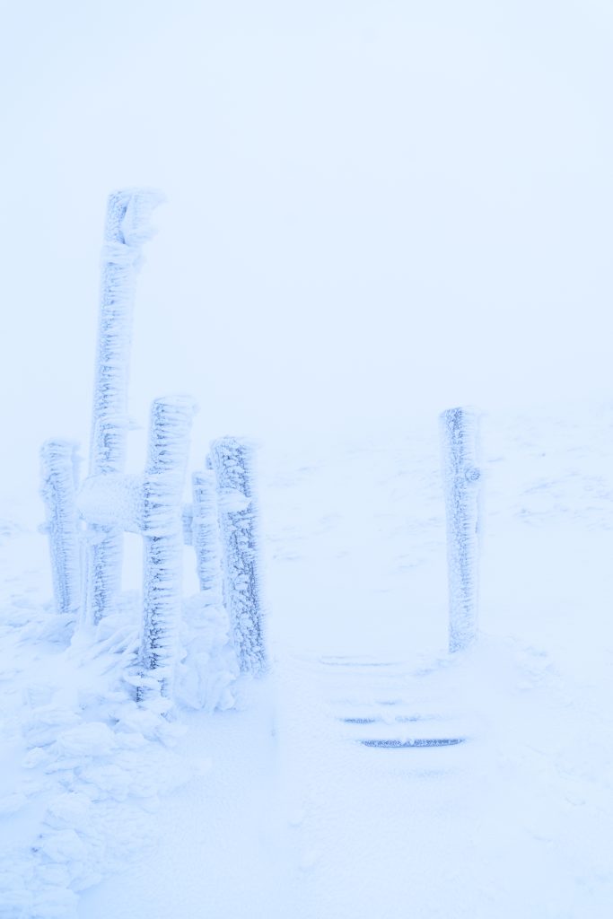 Photographie de la série Foggy mountain. station de ski de la bresse dans les Vosges. Projet photographique d'artiste auteur