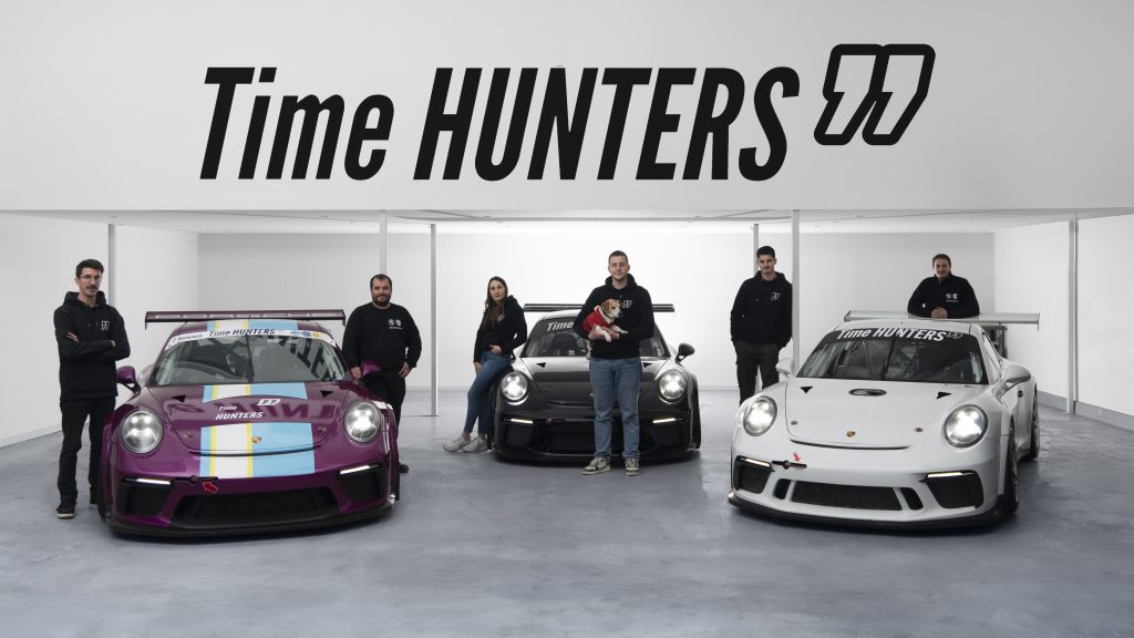 Portrait d'équipe du garage Time Hunters avec 3 porsche GT3 CUP