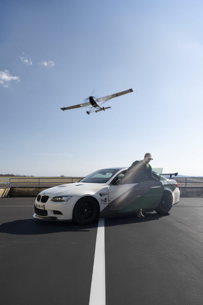 Photographie M3 E92 de Fastline avec un avion passant au dessus de la voiture