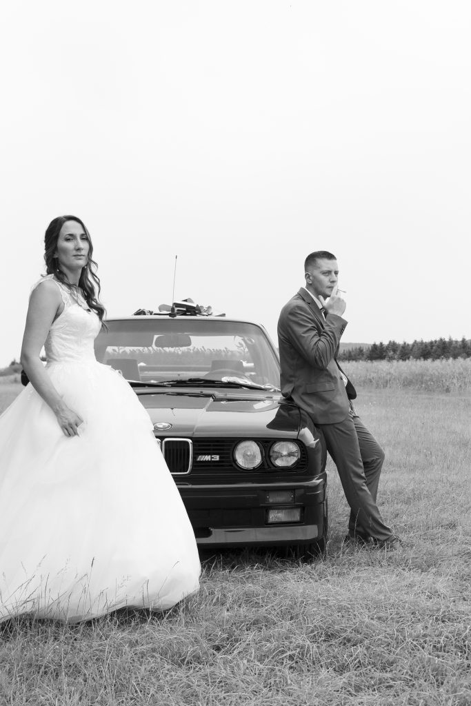 Photographie de mariage avec une M3 E30. Mafia aestethic